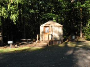 Гостиница Mount Hood Village Yurt 1  Уелш